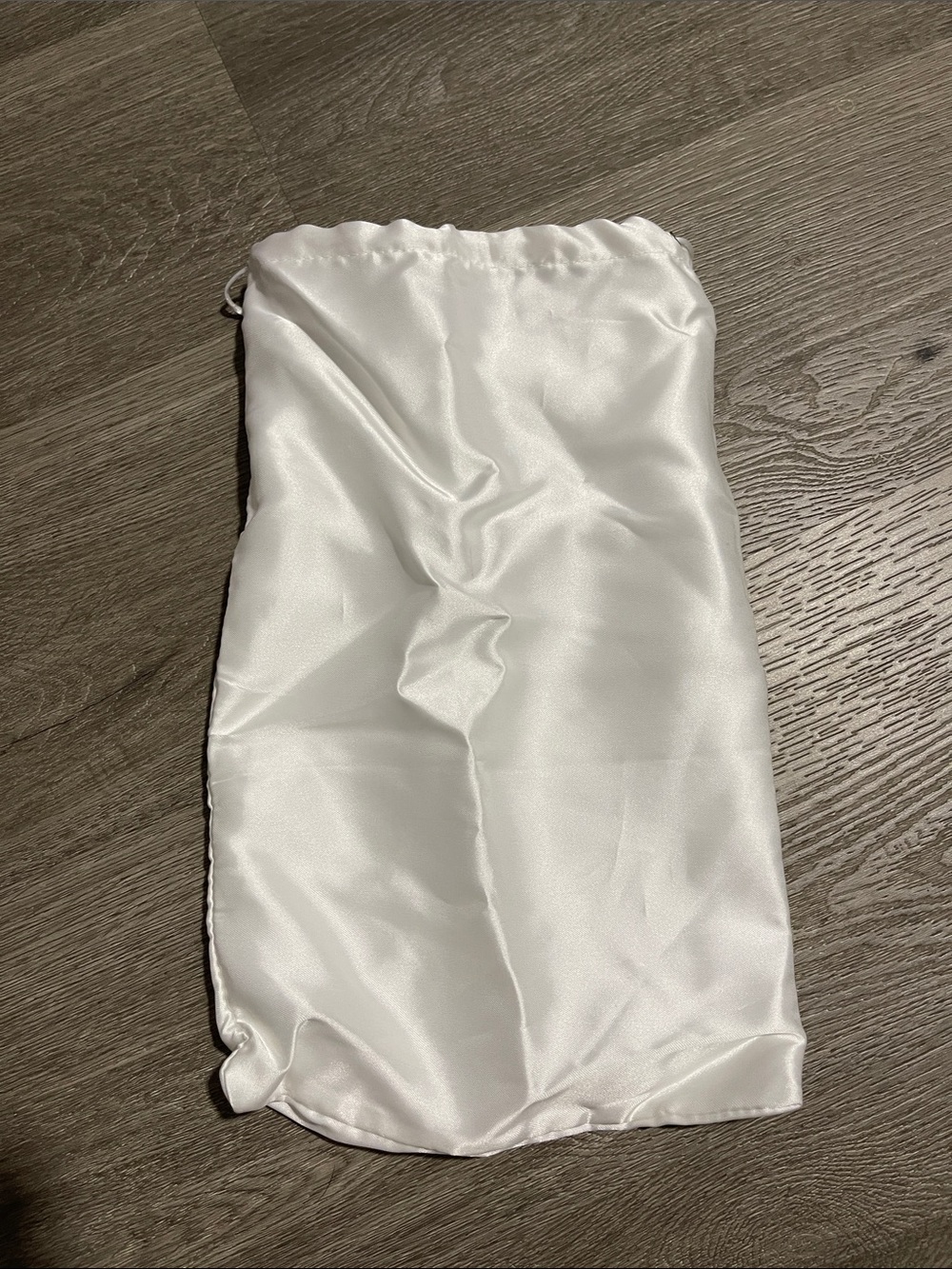 Roger Vivier White Satin Drawstring Dust Bag Pouch with Red Logo - Picture 2 of 3